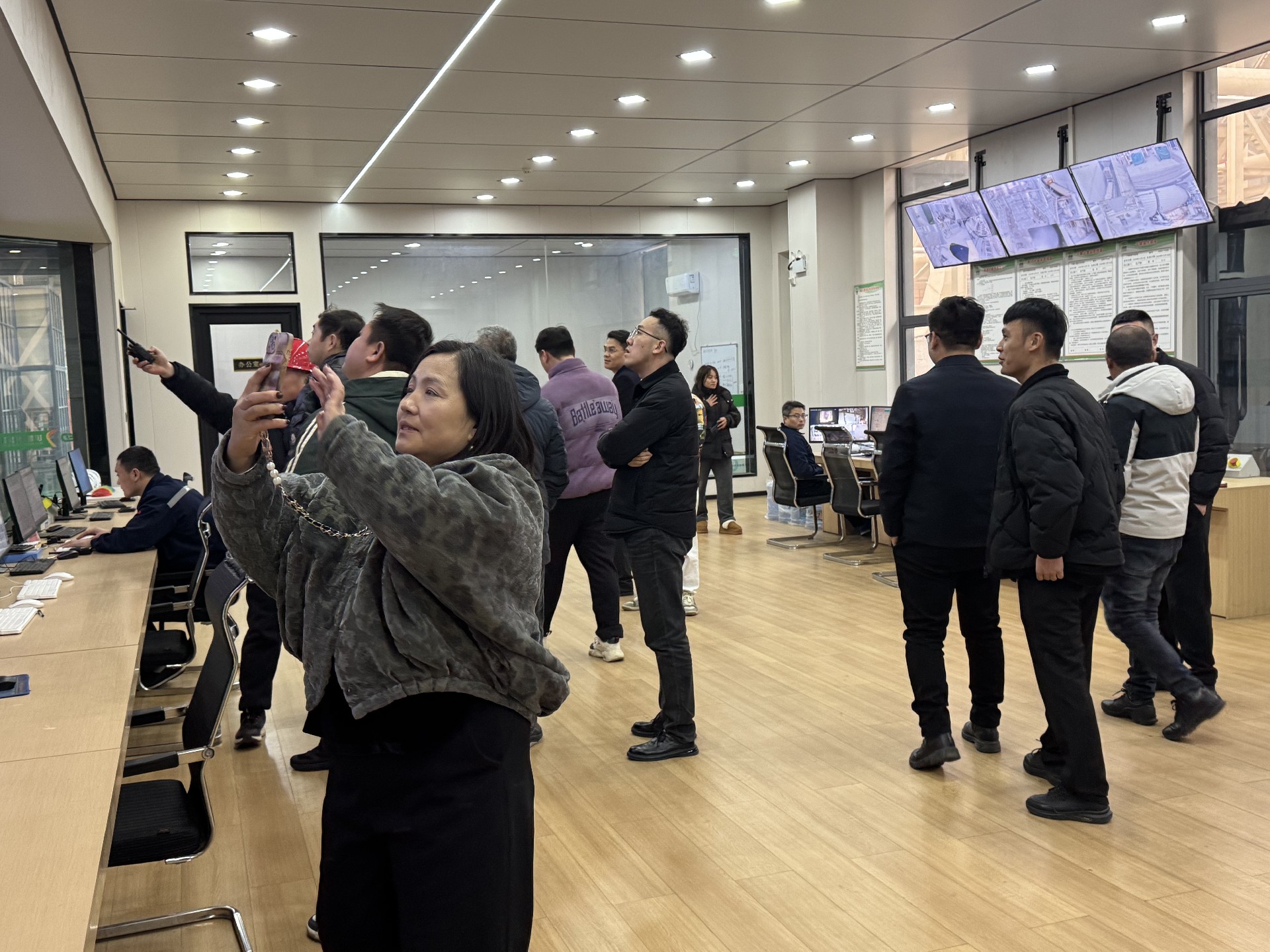 工厂参观1.jpg